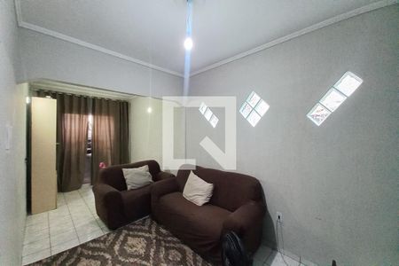 Sala de TV de casa à venda com 3 quartos, 40m² em Jardim Ipaussurama, Campinas