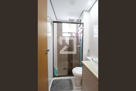 Banheiro de apartamento à venda com 2 quartos, 48m² em Morro Santana, Porto Alegre