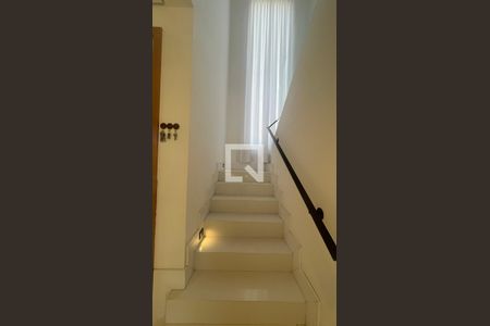 Escada de casa de condomínio à venda com 3 quartos, 210m² em Vila José Iório, Campinas