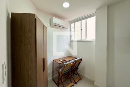 Sala/Quarto de kitnet/studio para alugar com 1 quarto, 27m² em Centro, Rio de Janeiro
