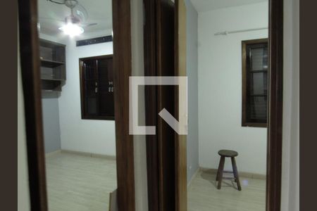 Corredor de casa à venda com 3 quartos, 250m² em Santo Antônio, Osasco