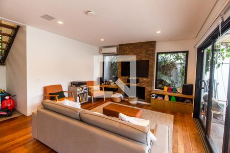 Sala de casa de condomínio para alugar com 4 quartos, 270m² em Residencial Onze (alphaville), Santana de Parnaíba