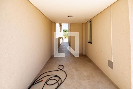 Garagem de casa à venda com 3 quartos, 200m² em Santa Branca, Belo Horizonte