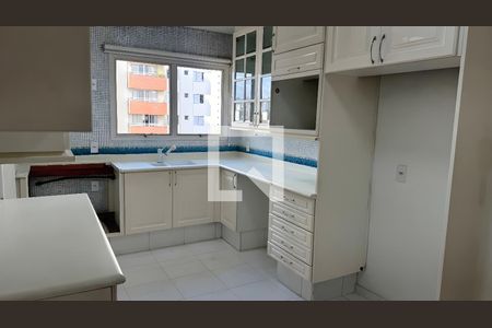 Apartamento para alugar com 4 quartos, 180m² em Vila Suzana, São Paulo