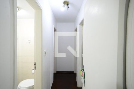 Corredor de apartamento à venda com 3 quartos, 90m² em Vila Firmiano Pinto, São Paulo