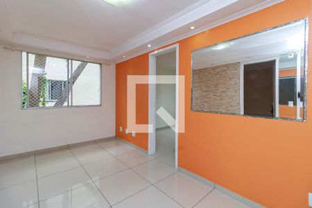 Sala de casa de condomínio para alugar com 3 quartos, 49m² em Parque Santo Antônio, São Paulo