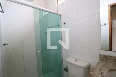 Banheiro Social de apartamento para alugar com 2 quartos, 68m² em Gravatás, Uberlândia