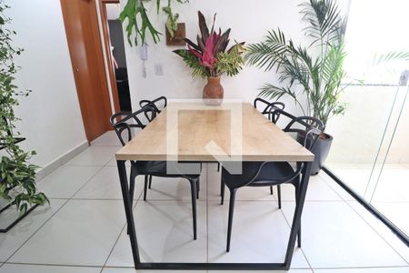 Sala de Jantar de apartamento para alugar com 2 quartos, 56m² em Novo Mundo, Uberlândia