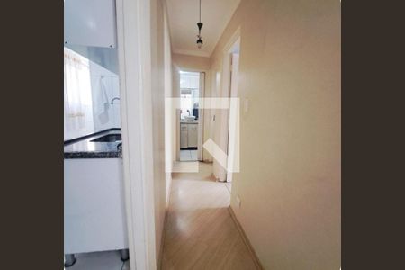 Corredor de apartamento para alugar com 2 quartos, 50m² em Quitaúna, Osasco