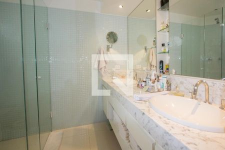 Banheiro da Suíte 1 de apartamento para alugar com 3 quartos, 340m² em Brooklin, São Paulo