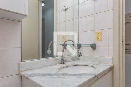 Banheiro de apartamento para alugar com 2 quartos, 57m² em Aclimação, São Paulo