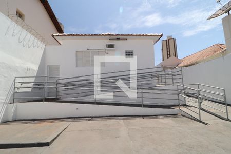 Quintal de casa para alugar com 3 quartos, 107m² em Centro, Uberlândia
