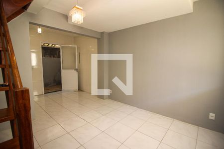 Sala de casa de condomínio para alugar com 2 quartos, 62m² em Hípica, Porto Alegre