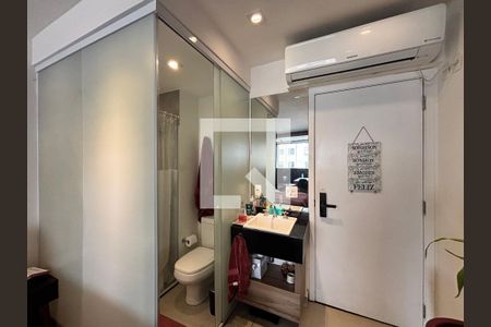 Banheiro de kitnet/studio à venda com 1 quarto, 28m² em Vila Olímpia, São Paulo