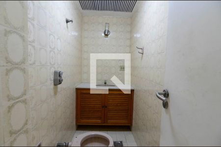 Lavabo de apartamento para alugar com 4 quartos, 140m² em Grajaú, Rio de Janeiro