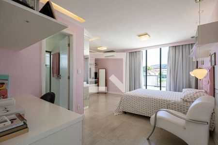 Casa à venda com 5 quartos, 252m² em Camboinhas, Niterói