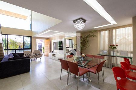 Casa à venda com 5 quartos, 252m² em Camboinhas, Niterói