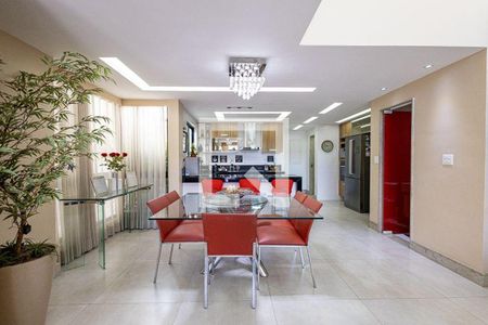 Casa à venda com 5 quartos, 252m² em Camboinhas, Niterói