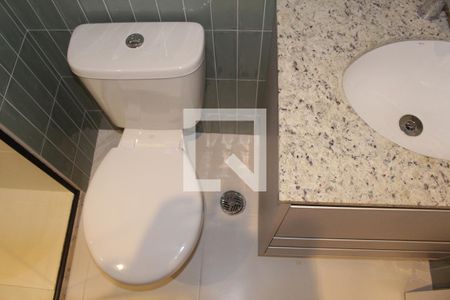 Banheiro de kitnet/studio para alugar com 1 quarto, 21m² em Santa Efigênia, São Paulo