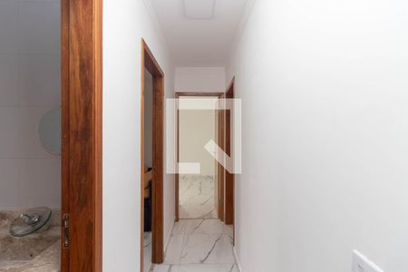 Corredor dos Quartos de apartamento à venda com 3 quartos, 70m² em Vila Nivi, São Paulo