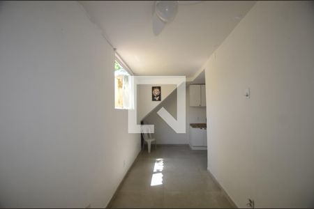 Sala de casa para alugar com 1 quarto, 70m² em Bento Ribeiro, Rio de Janeiro