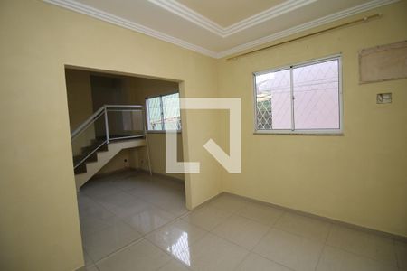 Sala 2 de casa à venda com 5 quartos, 150m² em Brás de Pina, Rio de Janeiro