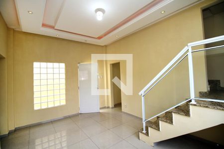 Sala de casa à venda com 5 quartos, 150m² em Brás de Pina, Rio de Janeiro