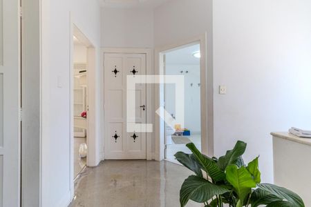 Corredor de casa à venda com 3 quartos, 300m² em Pacaembu, São Paulo