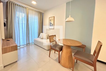 Sala  de apartamento para alugar com 1 quarto, 63m² em Centro, Florianópolis