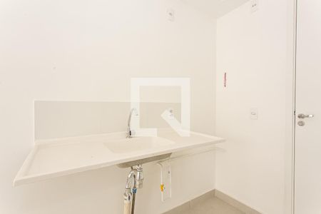 Cozinha de apartamento para alugar com 1 quarto, 28m² em Guaiauna, São Paulo