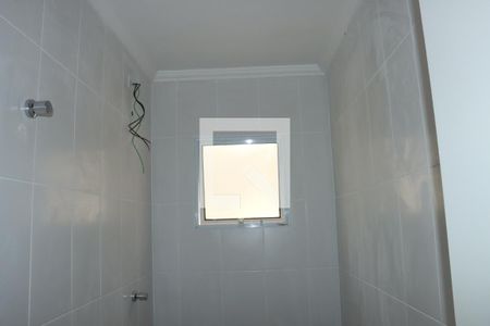 Banheiro 2 de casa de condomínio para alugar com 2 quartos, 80m² em Chácara Ondas Verdes, Cotia