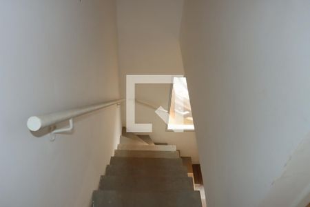 Escada de casa de condomínio para alugar com 2 quartos, 80m² em Chácara Ondas Verdes, Cotia