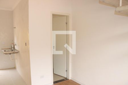 Sala de casa de condomínio para alugar com 2 quartos, 80m² em Chácara Ondas Verdes, Cotia