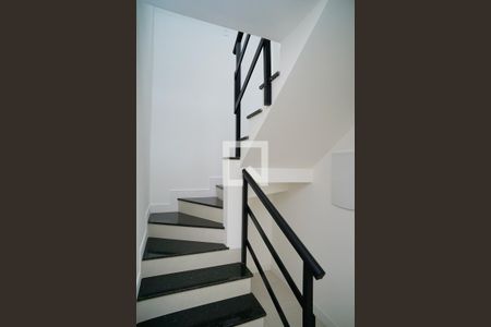 Escada de casa à venda com 4 quartos, 162m² em Piratininga, Niterói