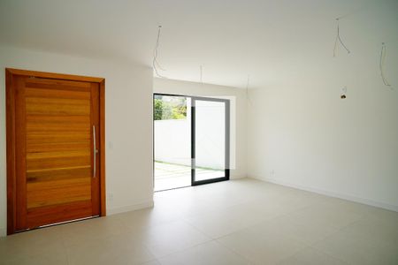 Sala de casa à venda com 4 quartos, 162m² em Piratininga, Niterói