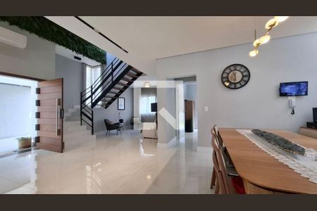 Casa à venda com 3 quartos, 303m² em Jardim Londrina, São Paulo