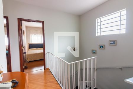 Corredor de casa à venda com 3 quartos, 303m² em Vila Campesina, Osasco