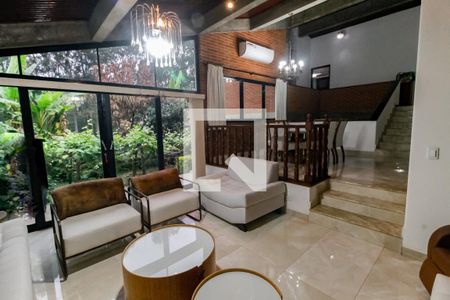 Sala 1 de casa à venda com 3 quartos, 350m² em Vila Suzana, São Paulo