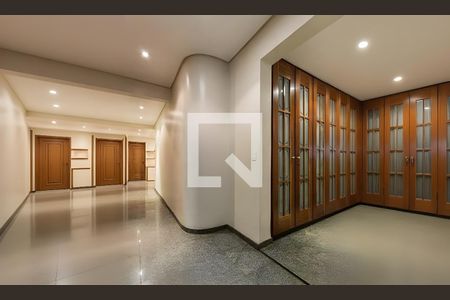 Apartamento para alugar com 4 quartos, 235m² em Moema, São Paulo