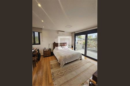 Casa à venda com 4 quartos, 300m² em Vila Inah, São Paulo