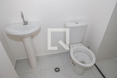 Banheiro da Suíte de apartamento para alugar com 1 quarto, 32m² em Parque Industrial Tomas Edson, São Paulo