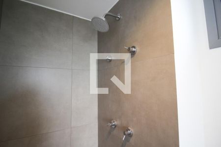 Banheiro de kitnet/studio para alugar com 1 quarto, 28m² em Indianópolis, São Paulo