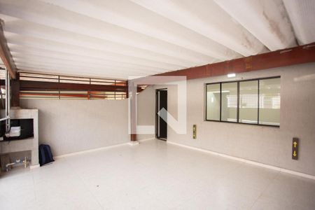Garagem de casa à venda com 2 quartos, 100m² em São Domingos, São Paulo