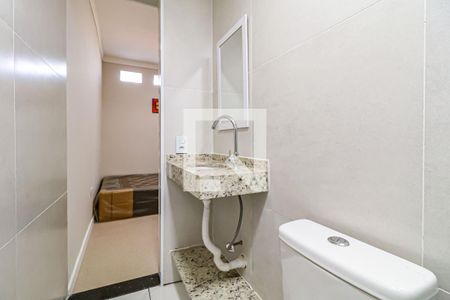 Banheiro de kitnet/studio para alugar com 1 quarto, 20m² em Vila Morse, São Paulo