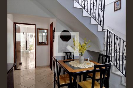 Sala de casa à venda com 4 quartos, 137m² em Vila Carrão, São Paulo