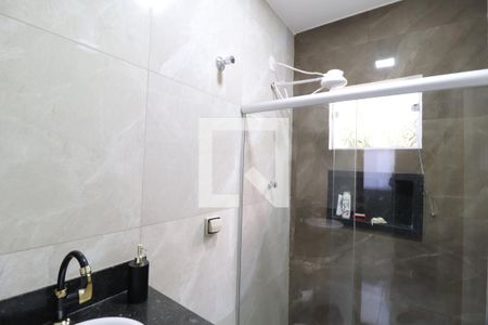 Banheiro do Quarto 1 de casa para alugar com 4 quartos, 180m² em Jardim das Palmeiras, Uberlândia