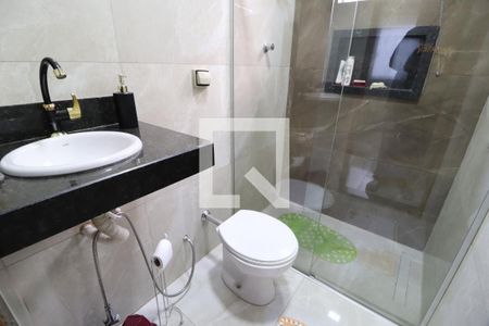 Banheiro do Quarto 1 de casa para alugar com 4 quartos, 180m² em Jardim das Palmeiras, Uberlândia