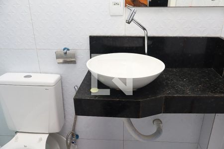 Banheiro de kitnet/studio para alugar com 1 quarto, 65m² em Pernambués, Salvador