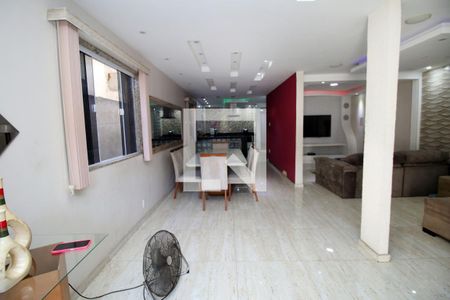 Sala de casa à venda com 4 quartos, 600m² em Vigário Geral, Rio de Janeiro