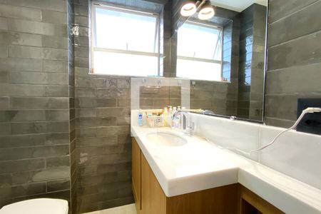 Banheiro da Suíte 1 de apartamento à venda com 2 quartos, 77m² em Luxemburgo, Belo Horizonte